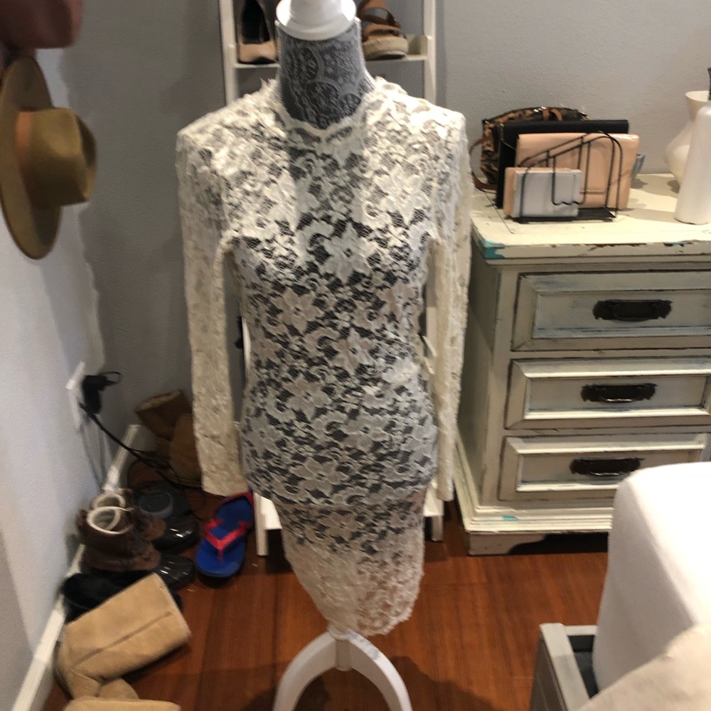 Lack cream and black dress